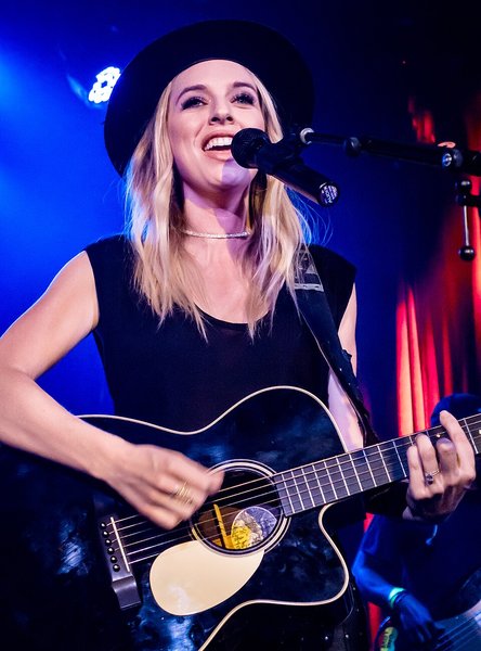 ZZ Ward