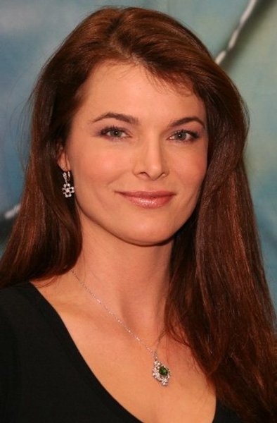 Stephanie Romanov