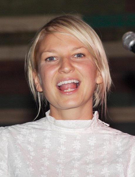 سیا (خواننده)