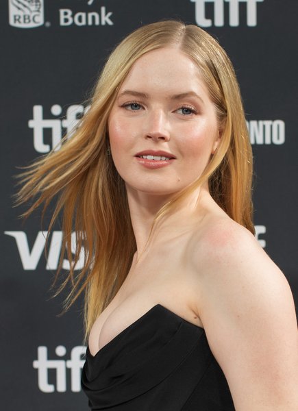 Ellie Bamber